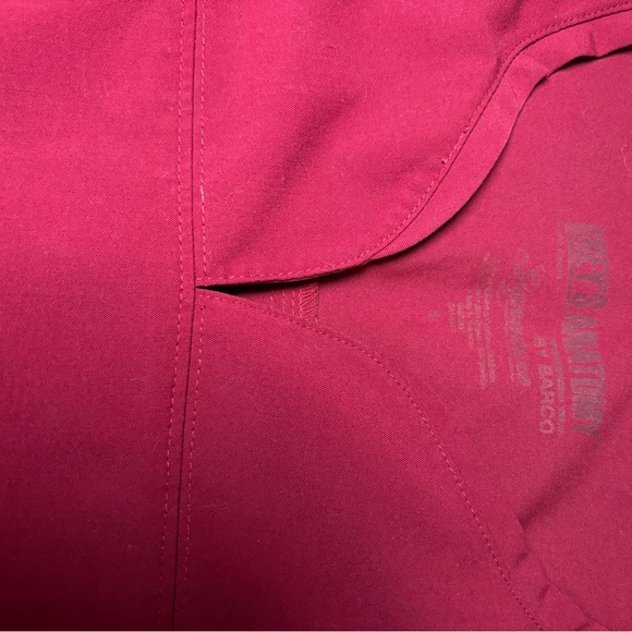 Burgundy Grey’s Anatomy Women’s   Scrub Set Size Large - Picture 10 of 16